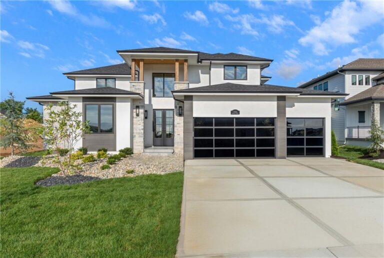 Residential Home in Mission, Kansas with Well-maintained Foundation and Landscaped Front Yard | Piermagic®