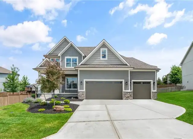 Residential Home in Olathe, Kansas with Well-maintained Foundation and Landscaped Front Yard | Piermagic®